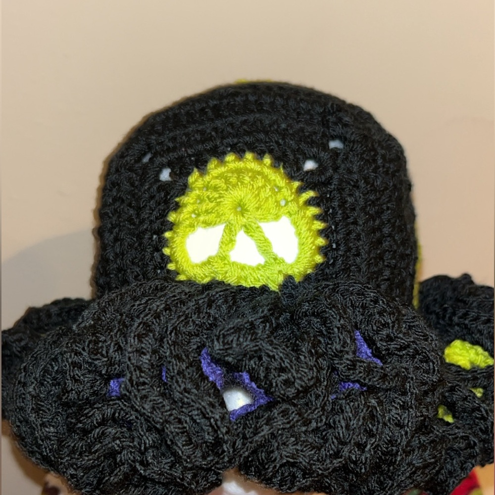 Skull Ruffle Beanie - Picture 3 of 4